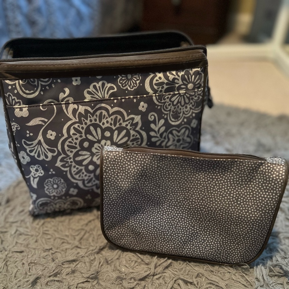 Thirty-one toiletry bag w/cosmetic bag